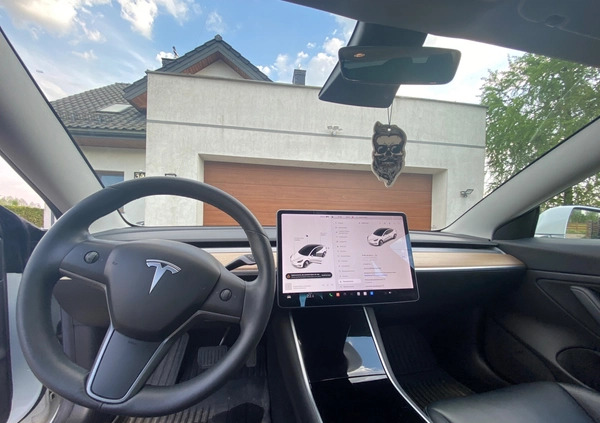 Tesla Model 3 cena 122000 przebieg: 57500, rok produkcji 2019 z Białystok małe 154